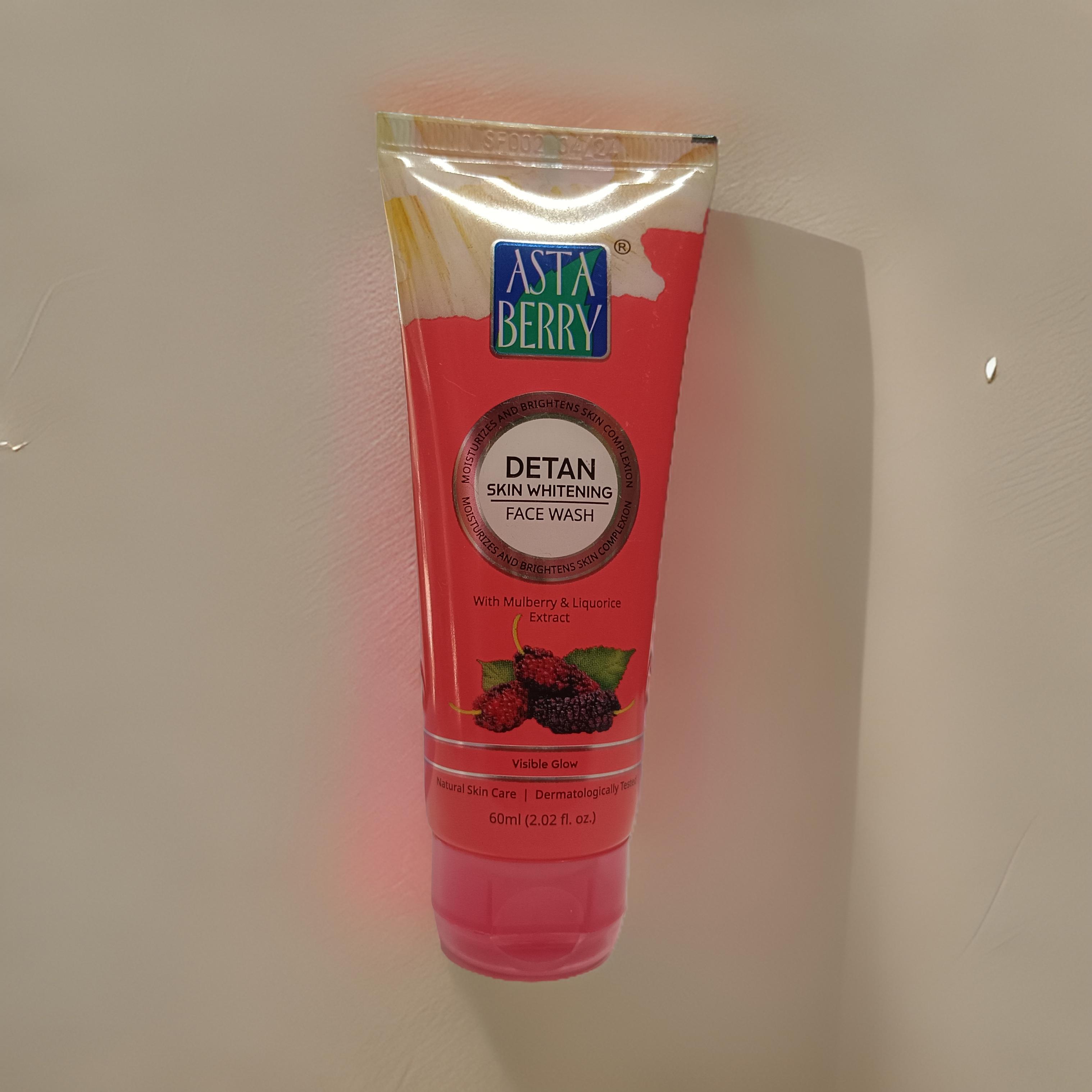 Asta Berry Detan Skin Whitening Face wash 60ml